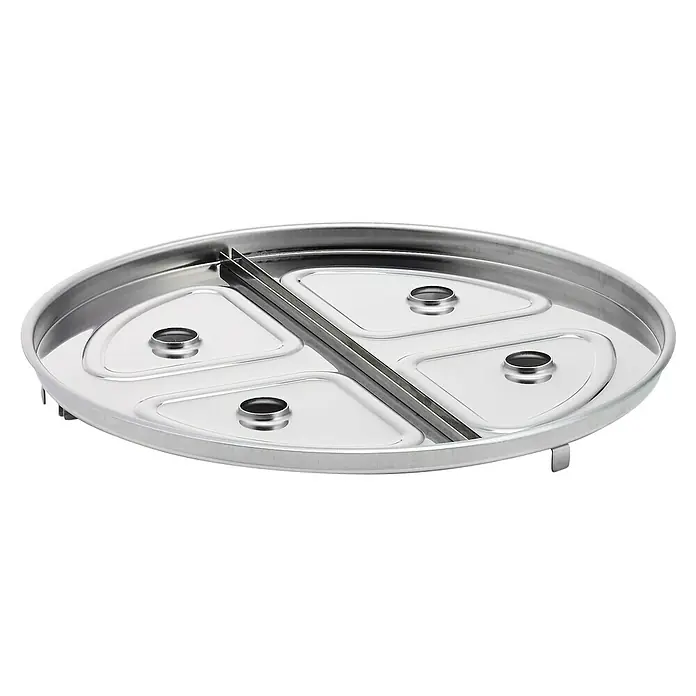 LotusGrill Anzündschale - Edelstahl, Passend für: Lotusgrill Holzkohlegrill XXL - Helle Nahaufnahme einer runden, silberfarbenen Dampfgarplatte mit vier Abschnitten und mittigen Löchern für optimale Dampfzirkulation.