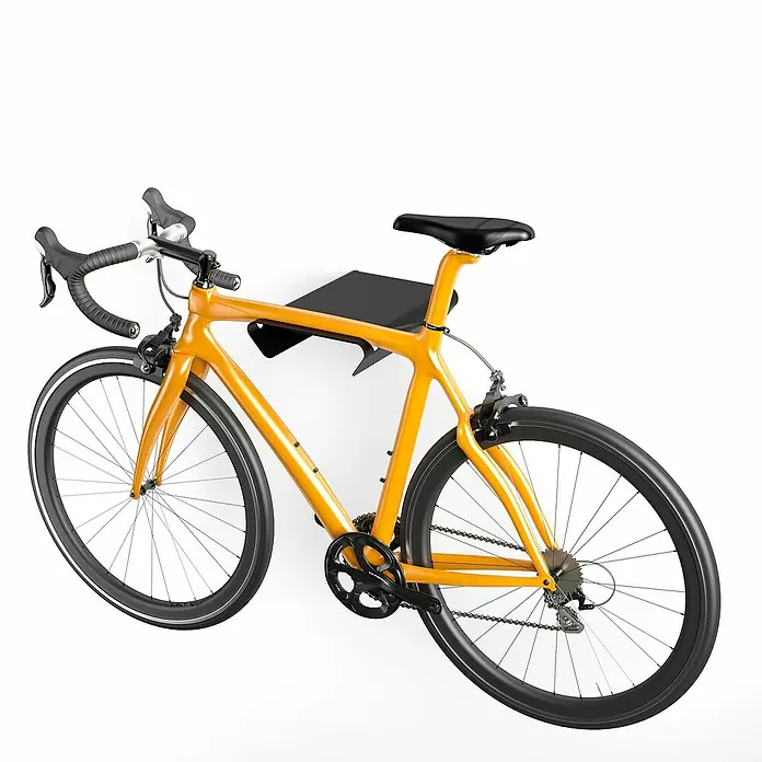 Rei Fahrradhalterung - L x B x H: 365 x 280 x 85 mm - Goldenes Rennrad an einer schwarzen Wandhalterung. Das Fahrrad ist das Hauptmerkmal vor einem schlichten, weißen Hintergrund.