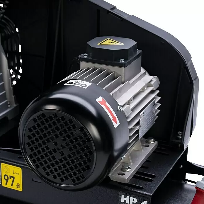 Herkules Kompressor Pro-Line B 3800 B/200 CT4 - 3.300 W, 200 l, Max. Druck: 10 bar - Schwarzer Elektromotor mit silbernen Kühlrippen, beschriftet mit '400 Volt' und '97 dB LWA'.