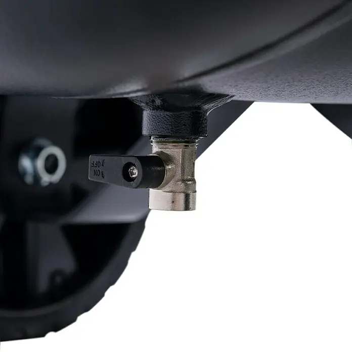 Herkules Kompressor Pro-Line B 3800 B/200 CT4 - 3.300 W, 200 l, Max. Druck: 10 bar - Detailaufnahme eines schwarzen Aschenbehäters mit einem silberfarbenen Ablasshahn und einem schwarzen Griff.
