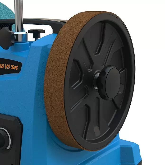Güde Nass-Schleifmaschine GNS 250 VS Set - 150 W - Nahaufnahme eines blauen Nassschleifers mit brauner Schleifscheibe, schwarzen Bedienelementen und silberner Stützstange.