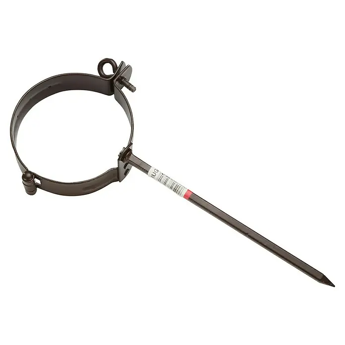 FunkeGruppe Fallrohrschelle - Nennweite: 100 mm, Metall, Braun, Mit Stift - Nahaufnahme einer braunen Rohrschelle mit Erdspieß und Etikett für die sichere Befestigung im Erdreich.