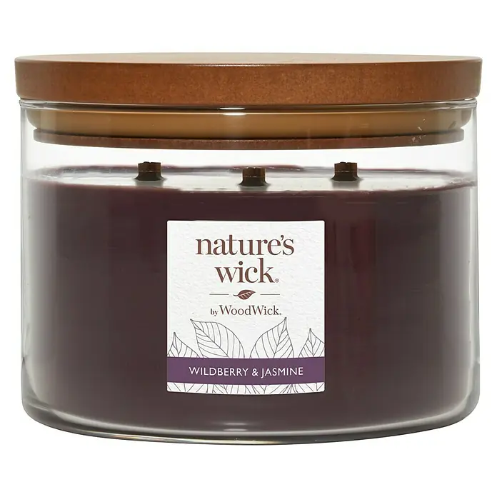 Woodwick Nature's Wick Duftkerze - Im Glas, Wildberry Jasmine, Anzahl Dochte: 3 Stk. - Ein großes Nature's Wick Wildberry & Jasmine Duftkerze im Glas mit Holzdeckel, die eine warme und einladende Atmosphäre schafft.
