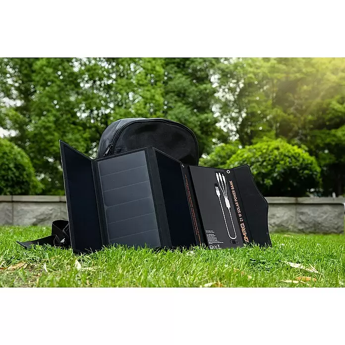 Yard Force Cargador solar LX PB21 - 48,1 Wh, 65 x 28,5 x 1,5 cm - Power bank solar plegable negro con paneles solares y cables de carga visibles, abierto.