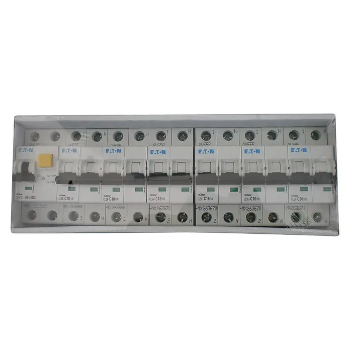 Eaton Magnetotérmico automático Set 2x10A + 3x10A + DIF 2x40A - C, 10 A, Corriente de falla de diseño: 6 kA, 2 ud. - Una caja de interruptores automáticos Eaton blanca con múltiples interruptores perfectamente alineados en fila.