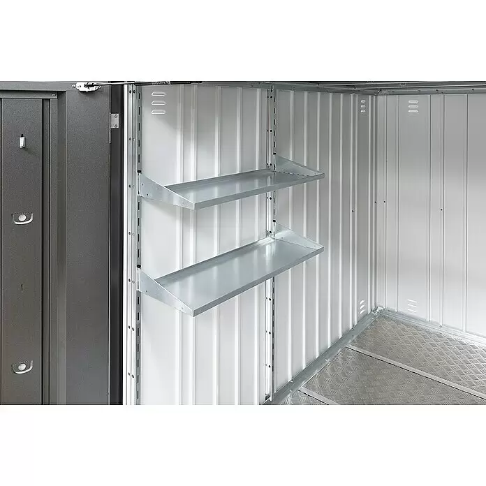 Biohort MiniGarage Regal-Set REGAL-SET MG GR. L -  - Innenansicht eines Metallschuppens mit zwei verstellbaren Regalen aus verzinktem Stahl an Wellblechwänden und Riffelblechboden.