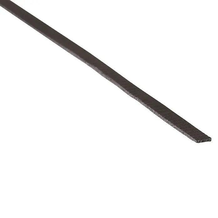 Primo Vorlegeband - Schwarz, 10 m x 9 mm x 2 mm - Nahaufnahme einer Nadelfeile, einem Werkzeug zum präzisen Bearbeiten von Materialien, auf schwarzem Hintergrund.