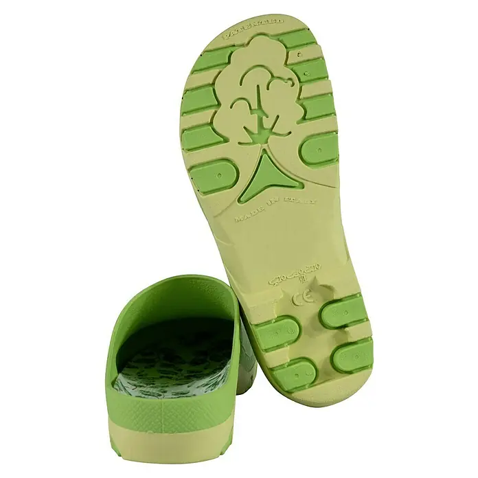 Gartenclogs - Schuhe geeignet für: Damen, Schuhgröße: 38, Grün - Nahaufnahme der Sohle eines grünen Clogs mit einem Baumdesign und der Aufschrift "Made in Italy".
