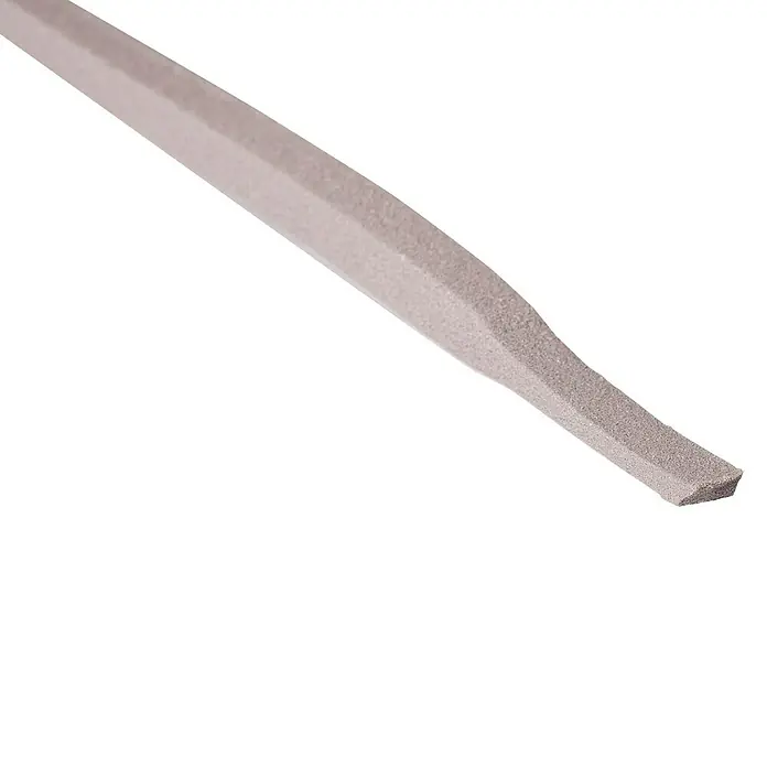 Primo Kompriband 6 – 30 mm - Schwarz, 6 m x 15 mm x 30 mm - Detailaufnahme einer Schärfstab-Spitze, ideal zum Abziehen von Messern und Werkzeugen. Präzises Schärfen für optimale Schneidleistung.