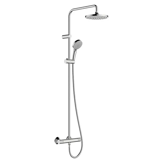 Hansgrohe Vernis Blend Duschsystem 200 Eco - Durchflussmenge: 6,8 l/min, Chrom - Abgebildet ist eine elegante, verchromte Duschsäule mit Kopf- und Handbrause. Die Duschgarnitur bietet ein modernes Design und hohen Komfort für das Duscherlebnis.