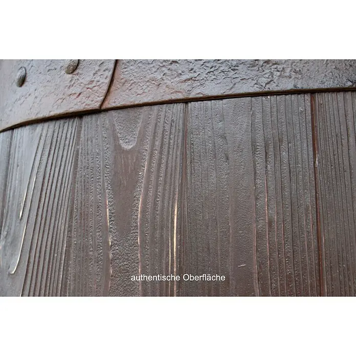 Arves Regenspeicher Burgund - 500 l, Dunkelbraun - Nahaufnahme einer authentischen Holzfassoberfläche mit rustikalem Metallband, ideal für Weinfreunde und Liebhaber traditioneller Handwerkskunst.
