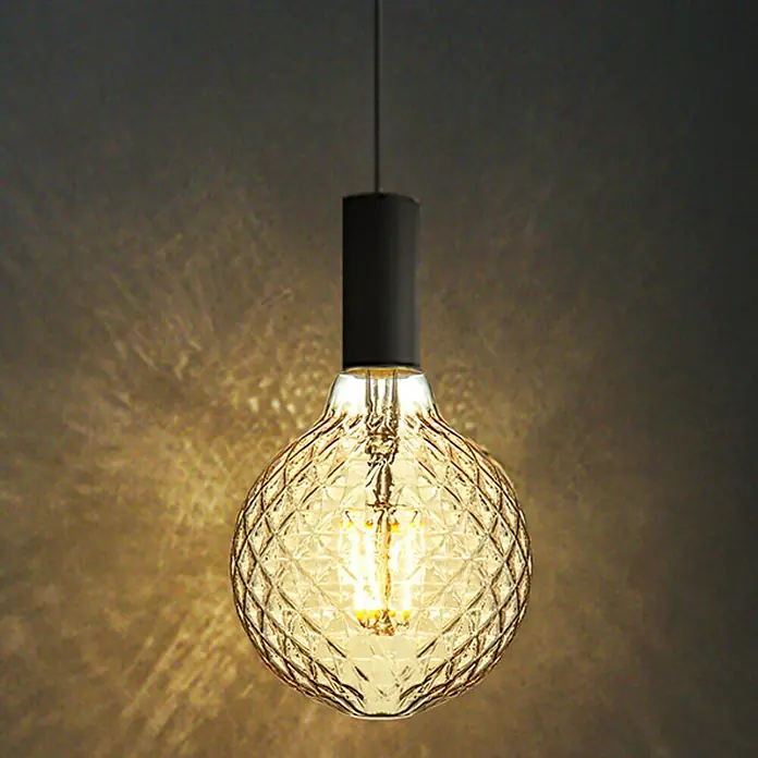 Home Sweet Home LED-Lampe Vintage Globe-Form E27 - E27, Dimmbar, Warmweiß, 380 lm, 4 W - Elegante LED-Glühbirne mit dekorativem Glas und warmem Licht, ideal für stilvolle Akzentbeleuchtung im Wohnbereich.