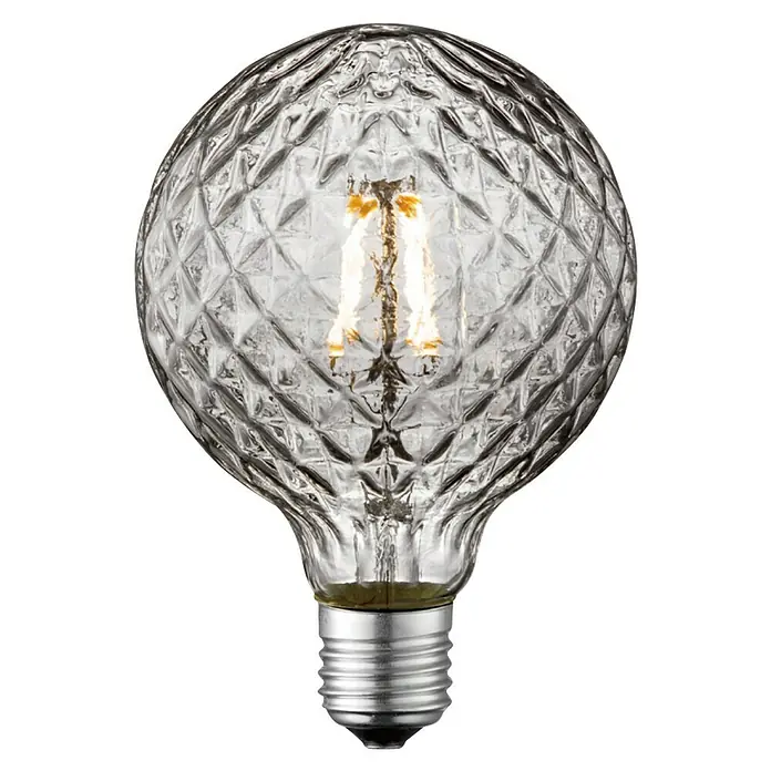 Home Sweet Home LED-Lampe Vintage Globe-Form E27 - E27, Dimmbar, Warmweiß, 40 lm, 4 W - Nahaufnahme einer dekorativen LED-Glühbirne mit einem filigranen Muster, ideal für stimmungsvolle Beleuchtung.