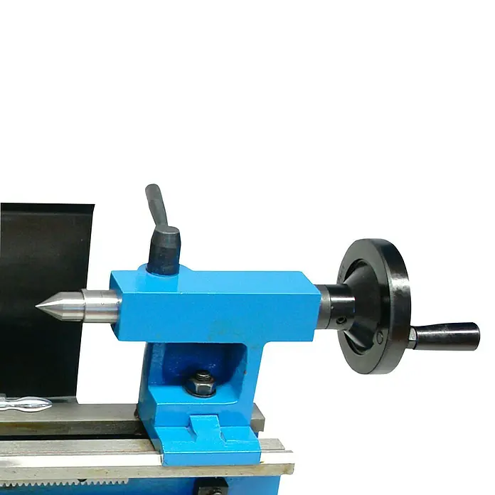 Güde Drehmaschine GMD 400 - 370 W, Spindelkonus: MK3 - Die Drehstahlspitze, ein essenzielles Werkzeug, präsentiert sich in lebhaftem Blau, mit einem robusten, schwarzen Handrad für präzise Kontrolle.