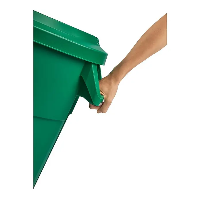 Rotho Standard-Mülleimer Titan mit Deckel - 85 l, Kunststoff, Kompostgrün - Nahaufnahme einer Hand, die einen grünen Müllcontainer hält. Praktischer Müllbehälter für den Außenbereich.