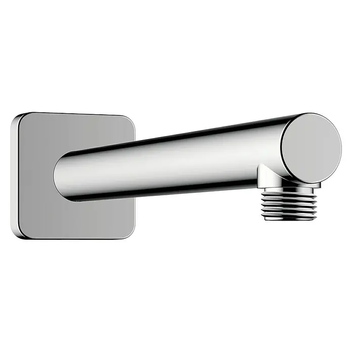 Hansgrohe Vernis Shape Brausearm 240 - Länge: 240 mm, Chrom - Nahaufnahme eines verchromten Brausearms mit quadratischer Wandhalterung, der ein modernes und elegantes Design zeigt.