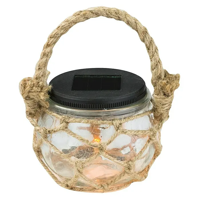 Globo Solar-Dekoleuchte - L x B x H: 10 x 10 x 17 cm, IP44 - Nahaufnahme einer Solar-Laterne in einem Einmachglas mit Jutekordel umwickelt und einem Henkel aus Jute.