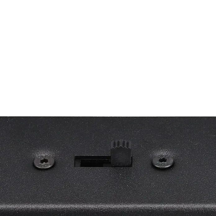 Trio Leuchten Sequence LED-Wandleuchte - 22 W, L x B x H: 20,5 x 13,5 x 47 cm, Messing matt, Mehrfarbig - Detailaufnahme eines elektronischen Geräts mit Schiebeschalter und Schrauben. Das Gerät ist in dunklem Farbton gehalten.