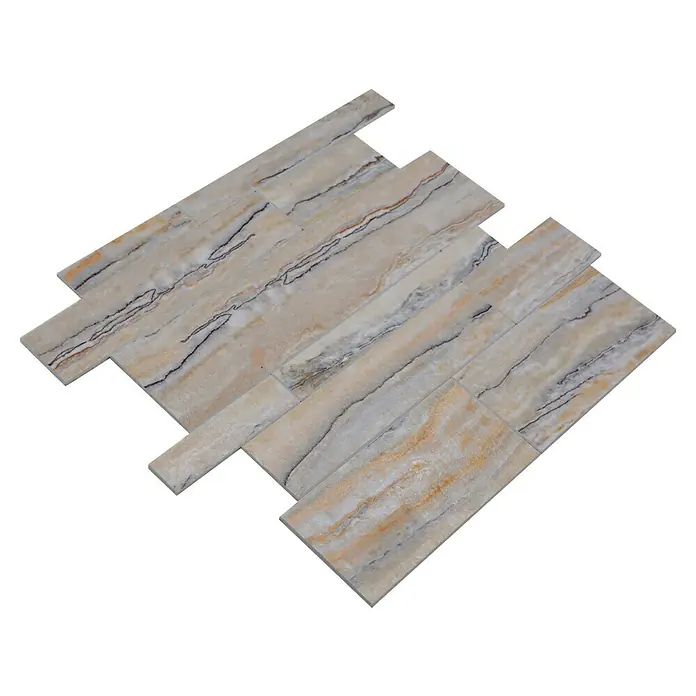 Selbstklebemosaik Rechteck SAM 4XSP 06 - 29,8 x 29,6 cm, Weiß/Grau/Gold, Glänzend - Nahaufnahme eines Musters aus Marmorfliesen mit einem einzigartigen, wellenartigen Design in Beige-, Grau- und Brauntönen.