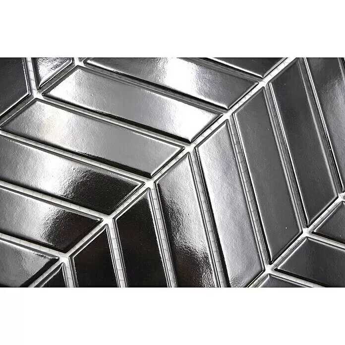 Mosaikfliese Chevron Uni CHEV 39 - 30,3 x 28,9 cm, Schwarz, Glänzend - Glänzende schwarze Metallfliesen in einem geometrischen Muster.