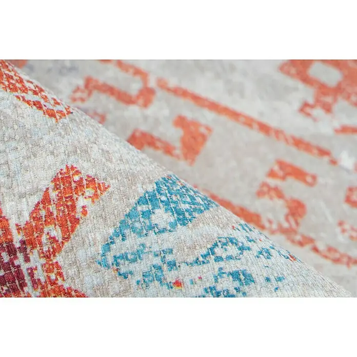 Kayoom Kurzflorteppich Indiana - Bunt, 150 x 80 cm, 100 % Baumwolle - Nahaufnahme eines gemusterten Teppichs mit orangefarbenen und blauen Akzenten. Die Textur und das Design des Teppichs sind deutlich sichtbar.