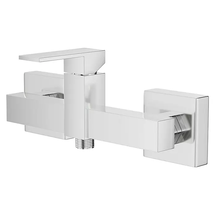 Camargue Alicante Brausearmatur - Chrom, Glänzend - Bild einer glänzenden, quadratischen Badarmatur mit minimalistischem Design, perfekt für moderne Badezimmer.