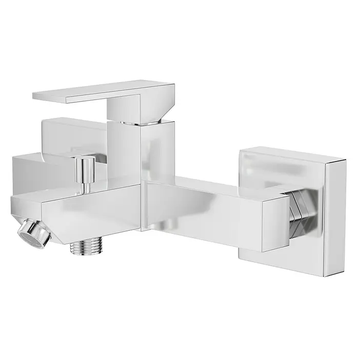 Camargue Alicante Badewannenarmatur - Chrom, Glänzend - Eine moderne, verchromte Armatur mit einem rechteckigen Design, ideal für Badezimmer oder Küche. Die glänzende Oberfläche reflektiert das Licht elegant.