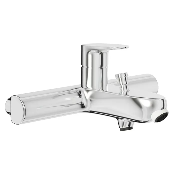 Hansgrohe Focus Badewannenarmatur - Ausladung Armatur: 162 mm, Chrom, Glänzend - Nahaufnahme einer glänzenden, modernen Armatur mit verchromter Oberfläche, die Eleganz und Funktionalität im Badezimmer vereint.