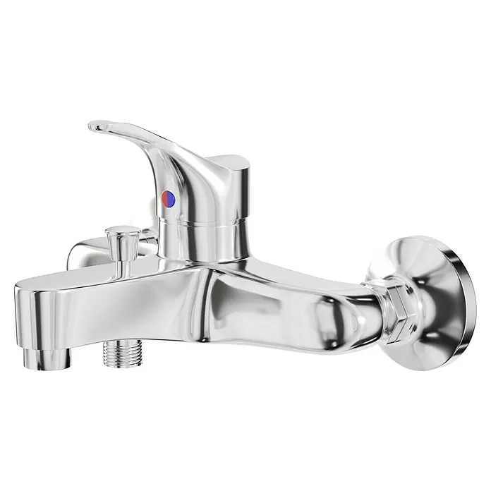 Camargue Egeo II Badewannenarmatur - Chrom, Glänzend - Nahaufnahme einer glänzenden Chrom-Badewannenarmatur mit Einhebelmischer und Umsteller für Brausefunktion.
