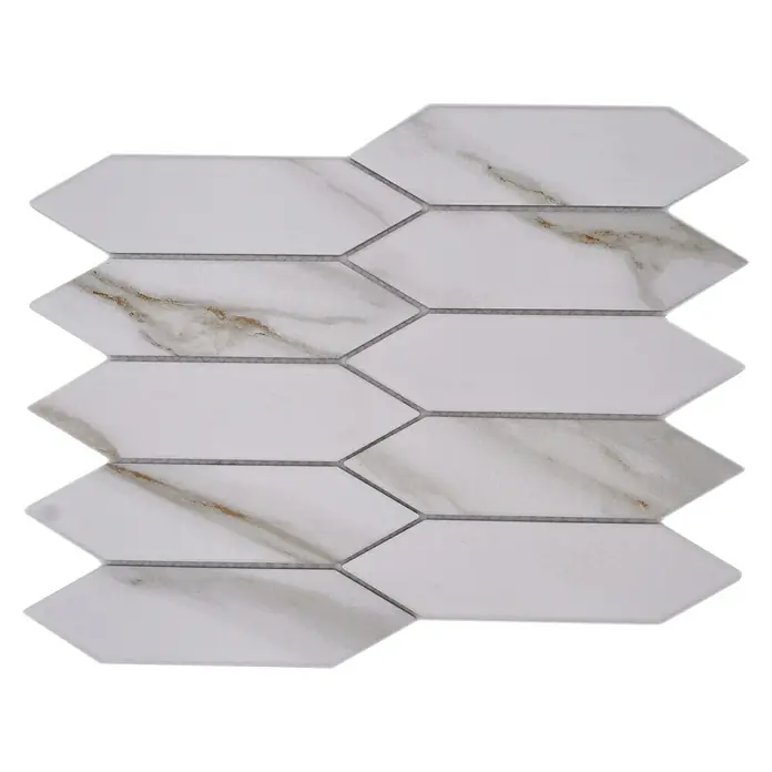 Mosaikfliese Hexagon CIM LHX CT - 31,3 x 25,8 cm, Weiß, Matt - Detailaufnahme eines eleganten, länglichen Mosaikfliesen-Musters mit Marmorierung, ideal für stilvolle Wandgestaltungen im Innenbereich.