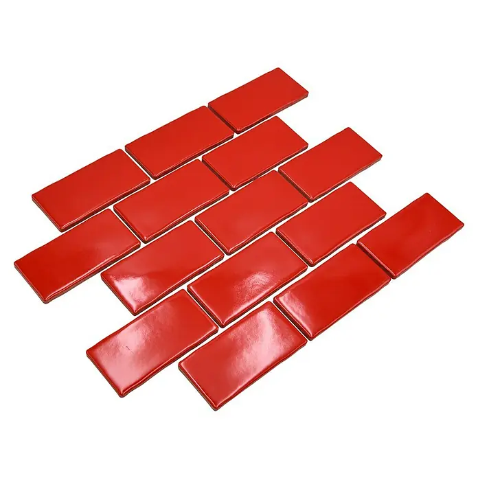 Mosaikfliese Subway Handmade Style HSS 567 - 30,9 x 26,5 cm, Rot, Glänzend - Hochglänzende, rote rechteckige Fliesen, die im versetzten Verband angeordnet sind, ein modernes und stilvolles Designelement für jeden Raum.