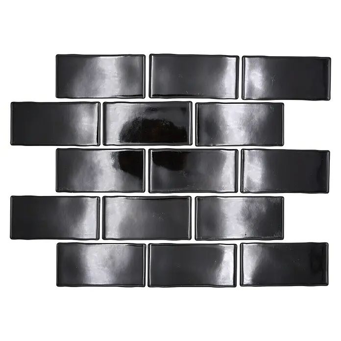 Mosaikfliese Subway Handmade Style HSS 112 - 30,9 x 26,5 cm, Schwarz, Glänzend - Nahaufnahme einer glänzenden, schwarzen Metrofliese, die ein modernes und stilvolles Designelement darstellt.