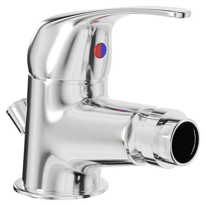 Mixomat Sirani Bidetarmatur - Chrom, Glänzend - Nahaufnahme eines verchromten Bidet-Wasserhahns mit roter und blauer Temperaturanzeige vor schwarzem Hintergrund.