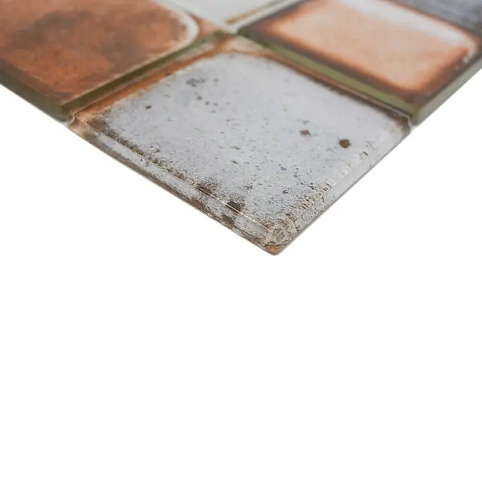 Mosaikfliese Quadrat Crystal Cementstyle XCM CS06 - 29,8 x 29,8 cm, Hellbeige, Glänzend - Detailaufnahme eines Mosaikfliesen-Musters in Erdtönen, das eine rustikale und elegante Ästhetik für die Wandgestaltung bietet.