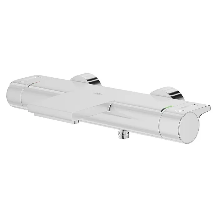 Grohe Grohtherm 2000 Wannenthermostat - Chrom - Diese Abbildung zeigt eine Thermostat-Brausearmatur von Grohe in glänzendem Chrom, die modernes Design und Funktionalität vereint.