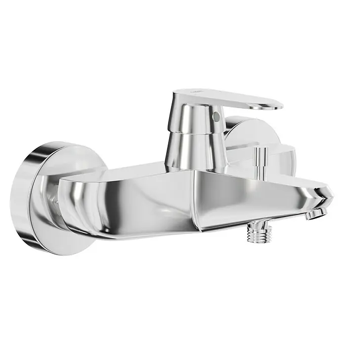 Grohe Eurodisc Cosmopolitan Badewannenarmatur - Ausladung Armatur: 184 mm, Chrom, Glänzend - Nahaufnahme einer glänzenden, silbernen Badezimmerarmatur mit modernem Design und klaren Linien.
