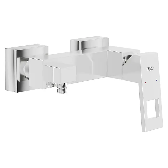 Grohe Eurocube Brausearmatur - Chrom, Glänzend - Nahaufnahme einer modernen, eckigen Grohe Armatur in Chrom mit Temperaturreglern und quadratischem Design.