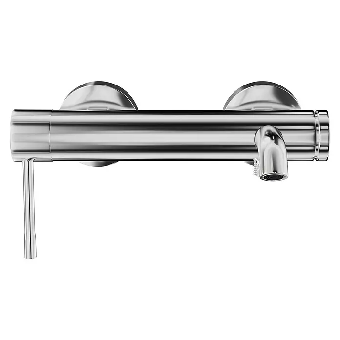 Grohe Essence Badewannenarmatur - Ausladung Armatur: 193 mm, Chrom, Glänzend - Diese Aufnahme zeigt eine moderne, silberfarbene Duscharmatur mit einem eleganten Auslauf und Hebel. Die Armatur zeichnet sich durch ihr minimalistisches Design aus.