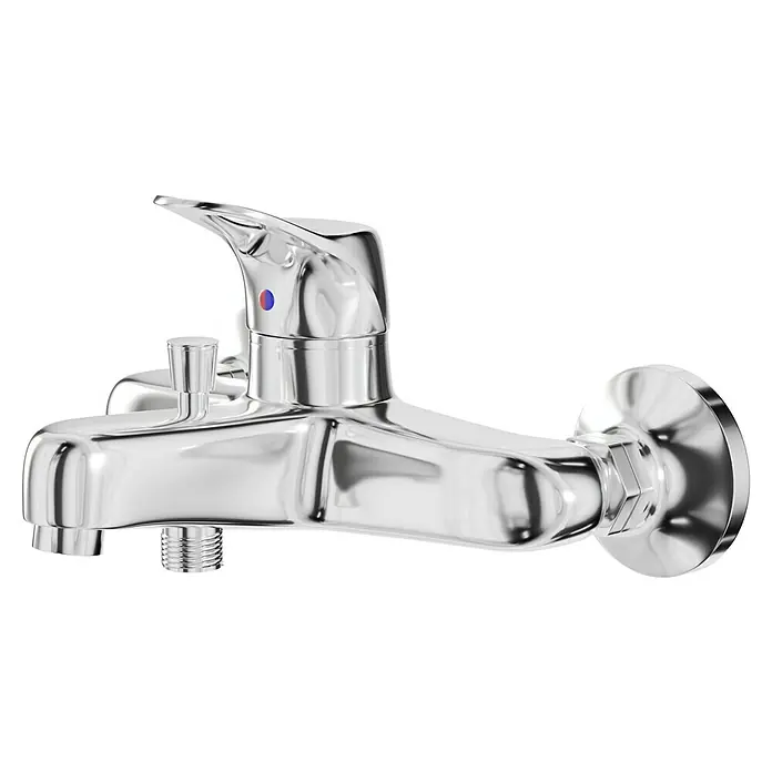 Mixomat Batoni Badewannenarmatur - Chrom, Glänzend - Nahaufnahme einer glänzenden Chrom-Badewannenarmatur mit Einhebelmischer, die moderne Eleganz und Funktionalität vereint.