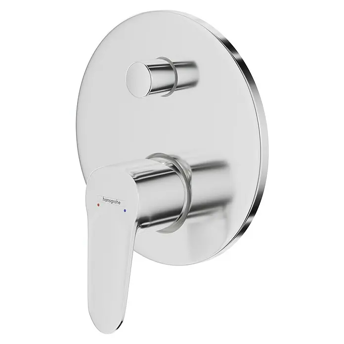 Hansgrohe Focus UP-Badewannenarmatur - Chrom, Glänzend - Nahaufnahme eines glänzenden Hansgrohe Armatur, die mit einem Hebel zur Temperaturregelung und einem runden Design überzeugt.