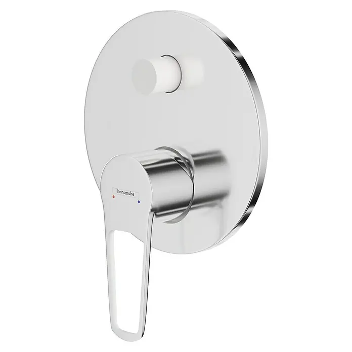 Hansgrohe Novus Loop UP-Badewannenarmatur - Chrom, Glänzend - Nahaufnahme einer glänzenden Hansgrohe Armatur. Das Design ist modern und minimalistisch, ideal für ein stilvolles Badezimmer.