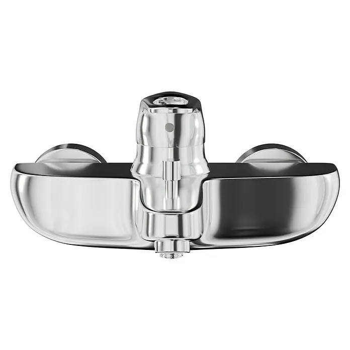 Grohe Eurostyle Badewannenarmatur - Ausladung Armatur: 185 mm, Chrom, Glänzend - Nahaufnahme einer glänzenden, modernen Spültischarmatur aus Chrom. Sie verfügt über einen Einhebelmischer und ein minimalistisches Design.