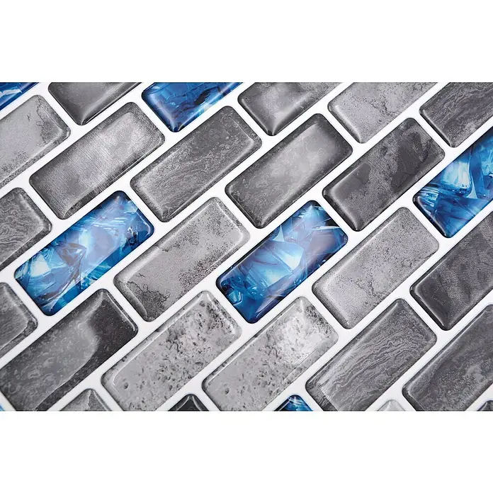 Selbstklebemosaik Rechteck Mix SVM MS08 - 30,5 x 27,5 cm, Mehrfarbig, Glänzend - Nahaufnahme von rechteckigen Wandfliesen in Grau und Blau, die ein elegantes und modernes Muster erzeugen.