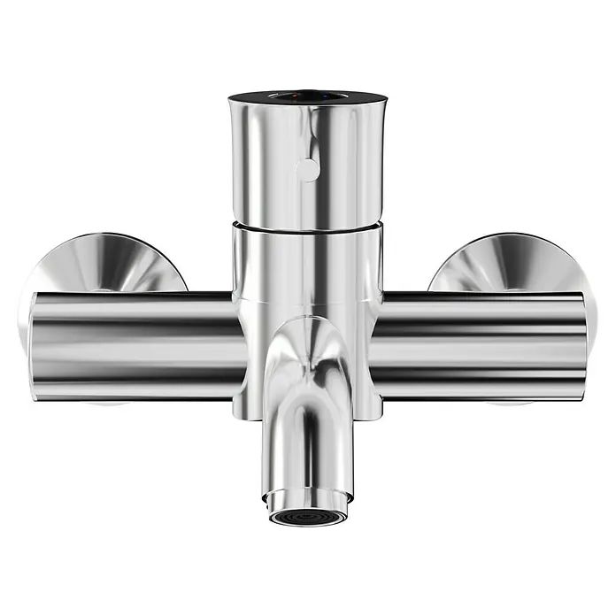 Grohe Start Classic Badewannenarmatur - Chrom, Glänzend - Nahaufnahme einer glänzenden, modernen Chrom-Badarmatur mit klaren Linien und minimalistischem Design vor schwarzem Hintergrund.