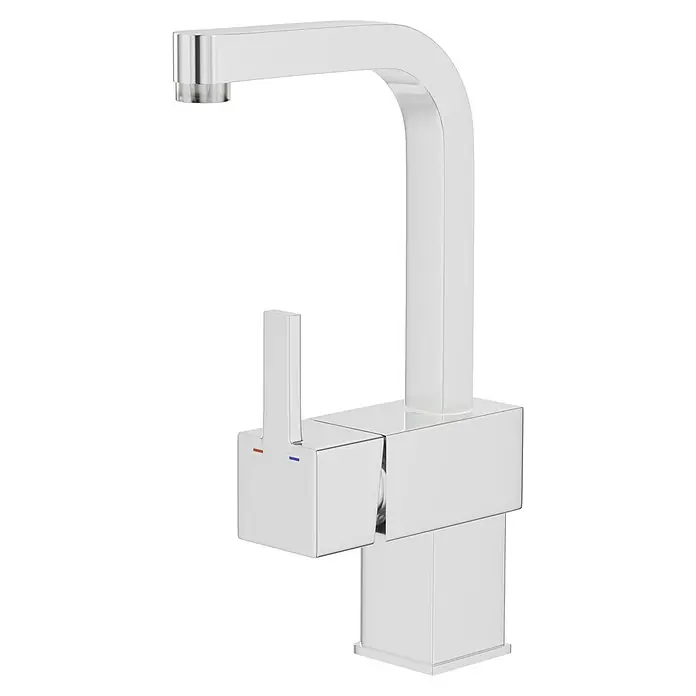 Camargue Waschtischarmatur Granada - Chrom, Glänzend - Nahaufnahme eines eleganten, chromfarbenen Wasserhahns mit einem modernen, kantigen Design vor schwarzem Hintergrund.