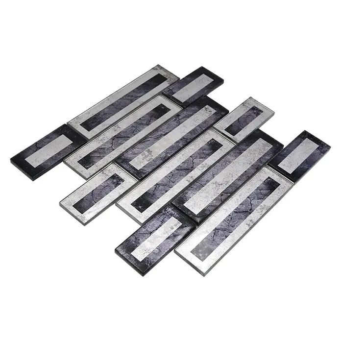 Mosaikfliese Rechteck Crystal XBH 2SW5 - 30 x 30 cm, Schwarz, Glänzend - Nahaufnahme von silberfarbenen und anthrazitfarbenen Mosaikfliesen. Ein elegantes Design für moderne Innenräume mit linearen Mustern und einer raffinierten Optik.