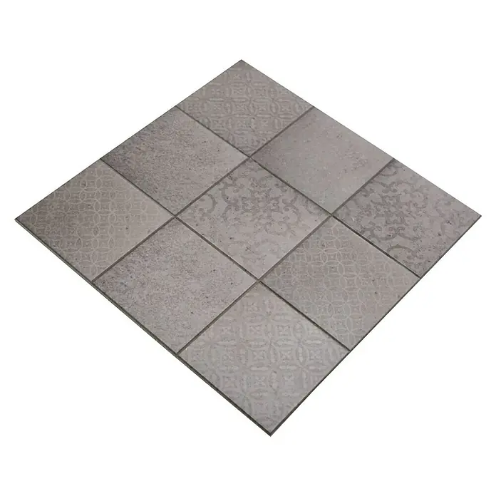Selbstklebemosaik Quadrat SAM CELLO - 30 x 30 cm, Grau, Matt - Eine quadratische Fliese mit neun kleineren Quadraten in verschiedenen Mustern und Grautönen, ideal für Boden- oder Wandgestaltung.