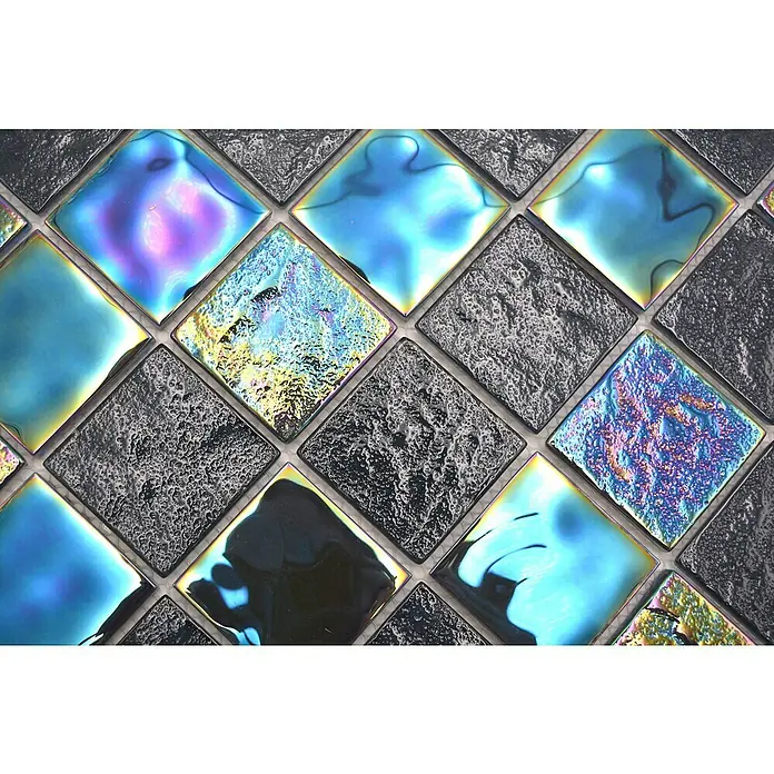Mosaikfliese Quadrat Crystal Mix CM S365 - 29,8 x 29,8 cm, Saphirblau, Glänzend - Nahaufnahme eines Musters aus schimmernden blauen und grauen Mosaikfliesen, das eine elegante und moderne Textur für die Wandgestaltung bietet.