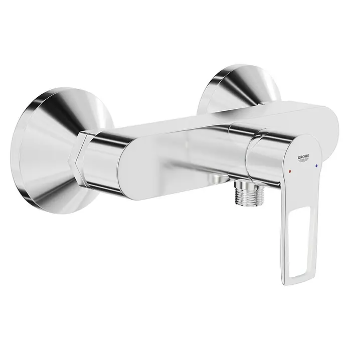 Grohe Start Loop Grifo monomando de ducha - Cromo, Resplandeciente, Latón - Primer plano de un elegante grifo Grohe. Su diseño estilizado y materiales de primera calidad lo convierten en un elemento destacado.