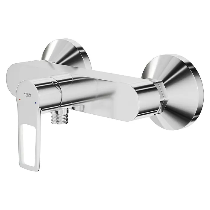 Grohe Start Loop Grifo monomando de ducha - Cromo, Resplandeciente, Latón - Primer plano de un grifo Grohe brillante con manija de palanca y marcas indicadoras de temperatura rojas/azules.